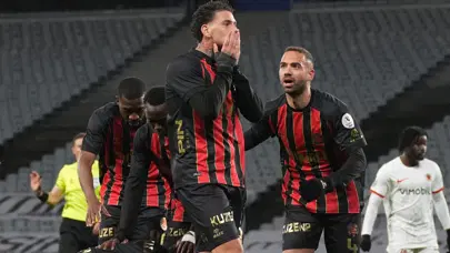 Puan durumu ve fikstür: Süper Lig'de küme düşecek takımlar son 2 hafta belli olacak Puan durumu ve fikstür: Süper Lig'de küme düşecek takımlar son 2 hafta belli olacak