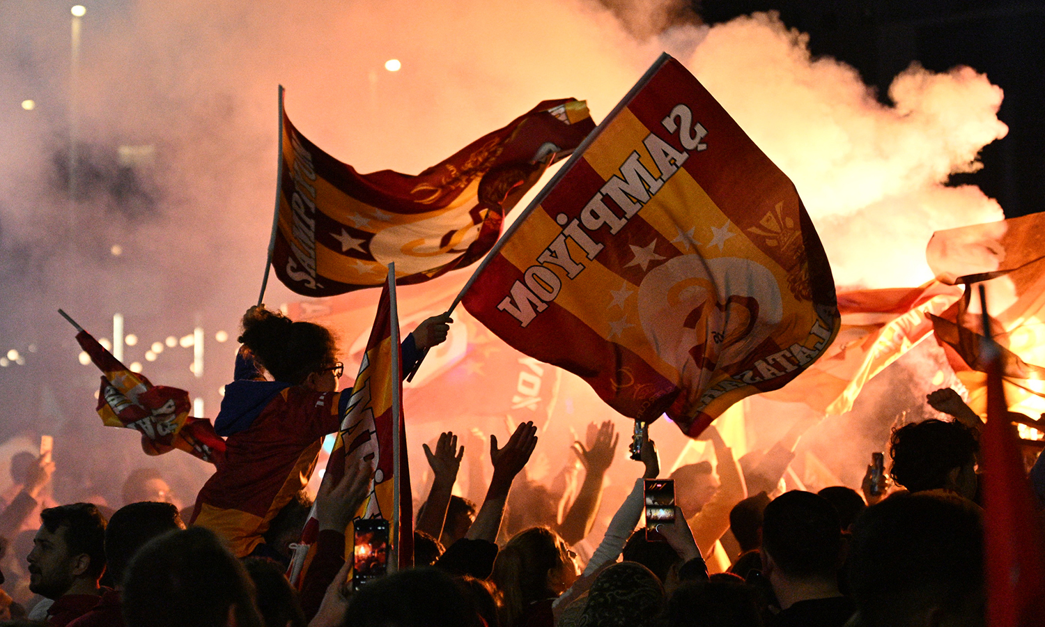 Yine mi Galatasaray Şampiyon Oldu? Dünya Şokta, Biz Alıştık!