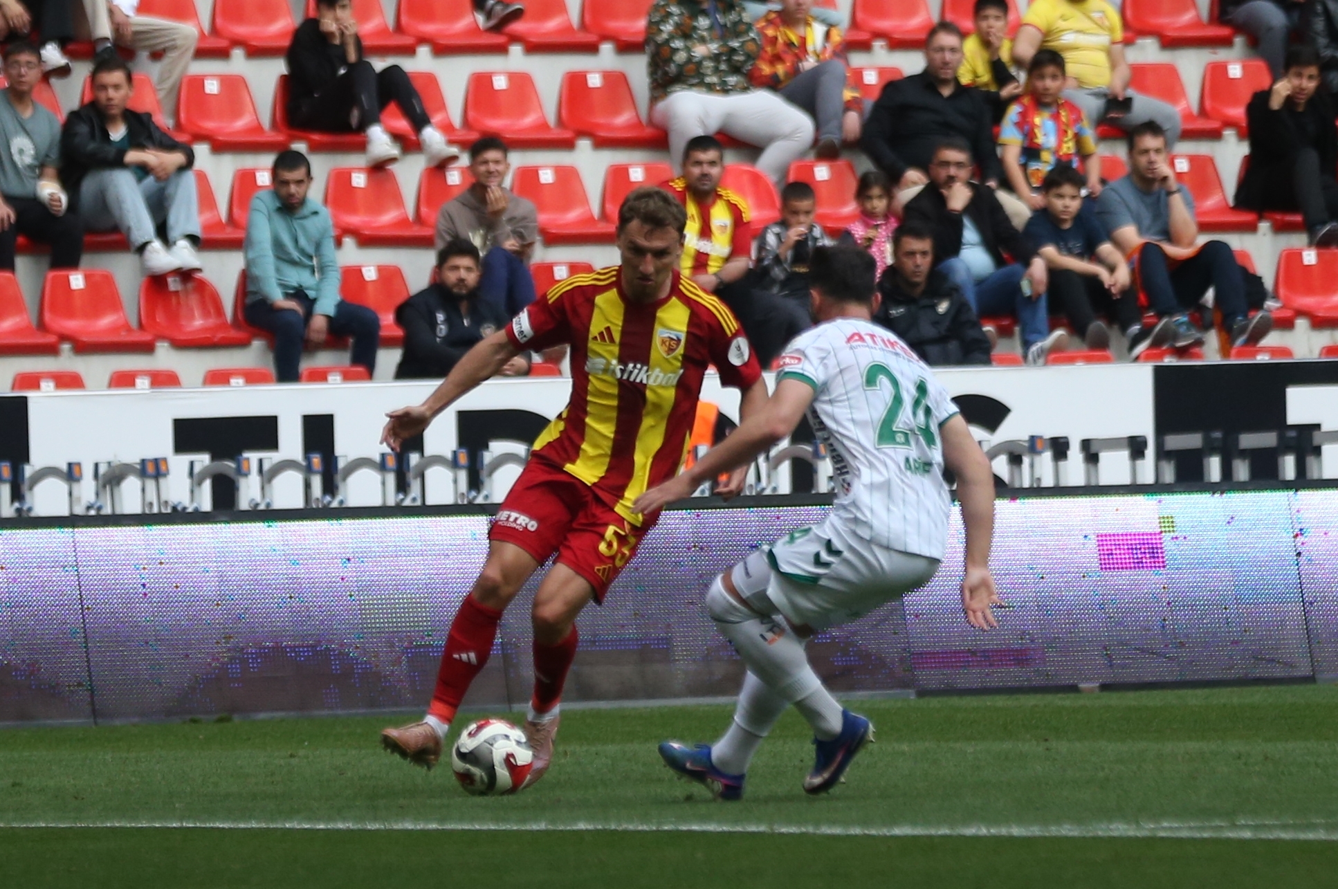 Kayserispor lige galibiyetle veda etti