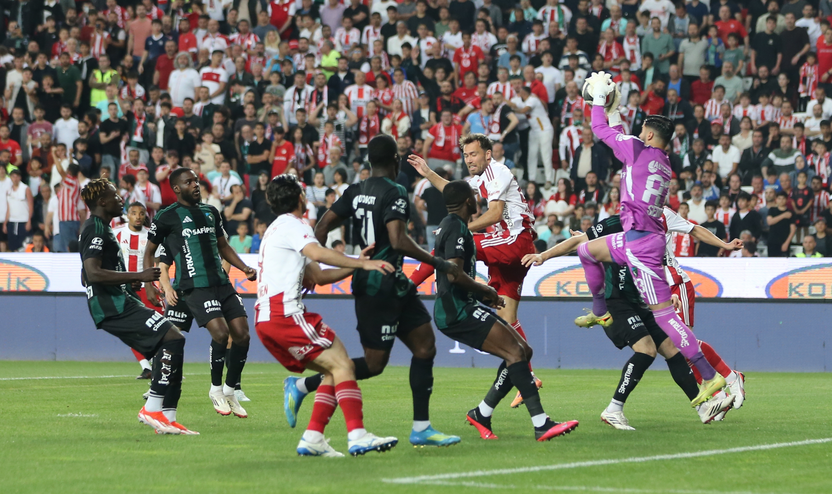 Trendyol Süper Lig'de küme düşen son takım belli oldu