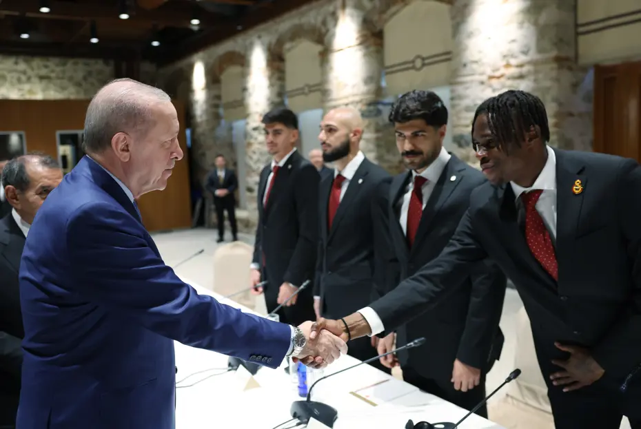 Cumhurbaşkanı Erdoğan, şampiyon Galatasaray'ı kabul etti - 9 Cumhurbaşkanı Erdoğan, şampiyon Galatasaray'ı kabul etti - 9