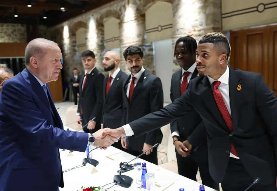 Cumhurbaşkanı Erdoğan, şampiyon Galatasaray'ı kabul etti - 12 Cumhurbaşkanı Erdoğan, şampiyon Galatasaray'ı kabul etti - 12