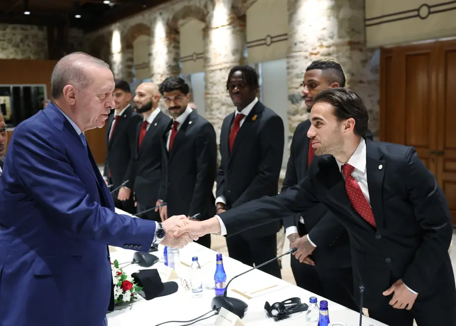 Cumhurbaşkanı Erdoğan, şampiyon Galatasaray'ı kabul etti - 15 Cumhurbaşkanı Erdoğan, şampiyon Galatasaray'ı kabul etti - 15
