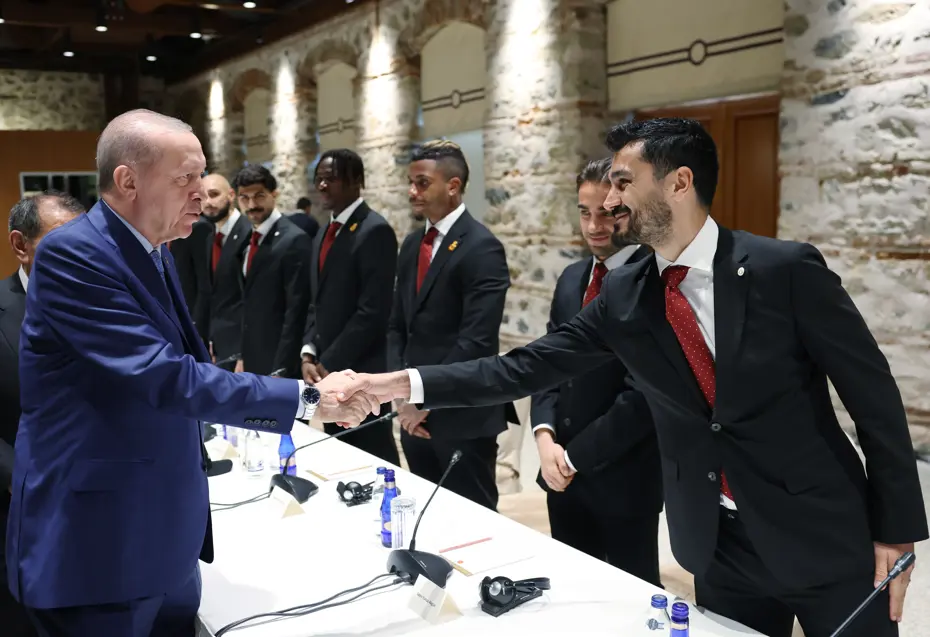 Cumhurbaşkanı Erdoğan, şampiyon Galatasaray'ı kabul etti - 11 Cumhurbaşkanı Erdoğan, şampiyon Galatasaray'ı kabul etti - 11