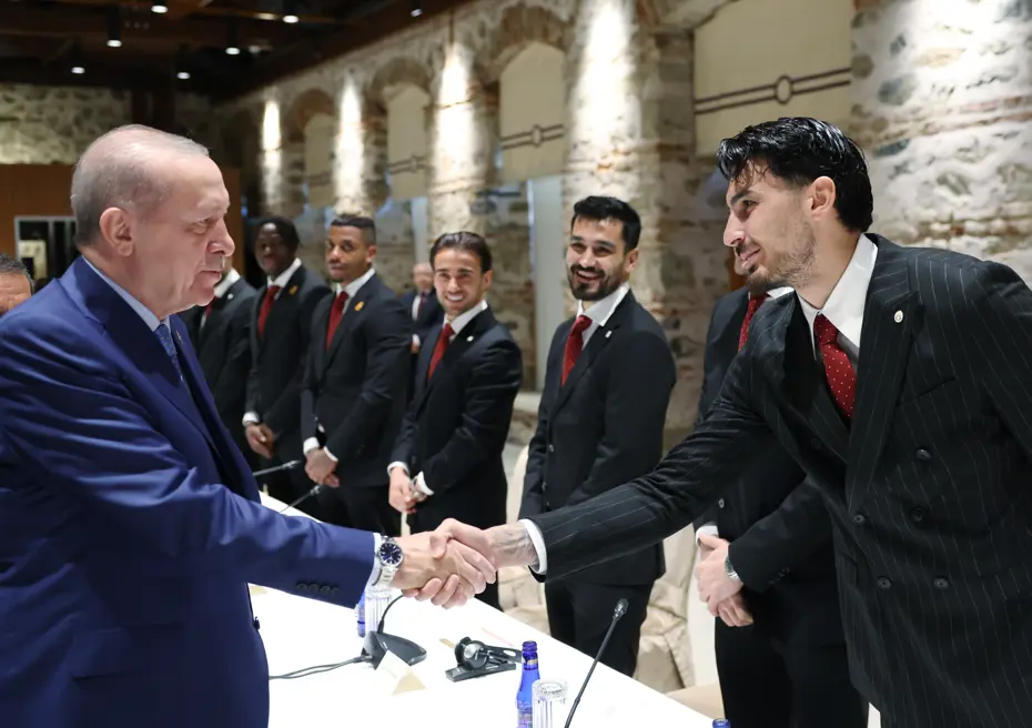 Cumhurbaşkanı Erdoğan, şampiyon Galatasaray'ı kabul etti - 14 Cumhurbaşkanı Erdoğan, şampiyon Galatasaray'ı kabul etti - 14