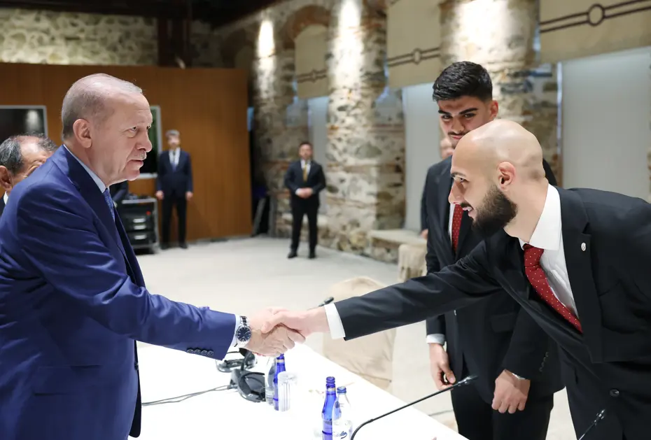 Cumhurbaşkanı Erdoğan, şampiyon Galatasaray'ı kabul etti - 7 Cumhurbaşkanı Erdoğan, şampiyon Galatasaray'ı kabul etti - 7