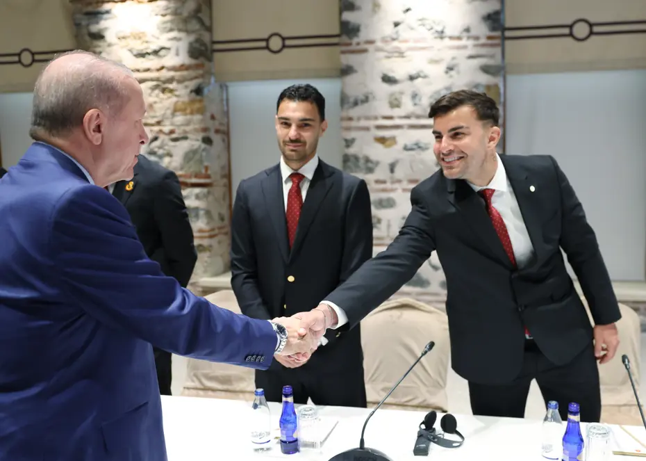 Cumhurbaşkanı Erdoğan, şampiyon Galatasaray'ı kabul etti - 17 Cumhurbaşkanı Erdoğan, şampiyon Galatasaray'ı kabul etti - 17