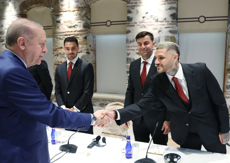 Cumhurbaşkanı Erdoğan, şampiyon Galatasaray'ı kabul etti - 18 Cumhurbaşkanı Erdoğan, şampiyon Galatasaray'ı kabul etti - 18