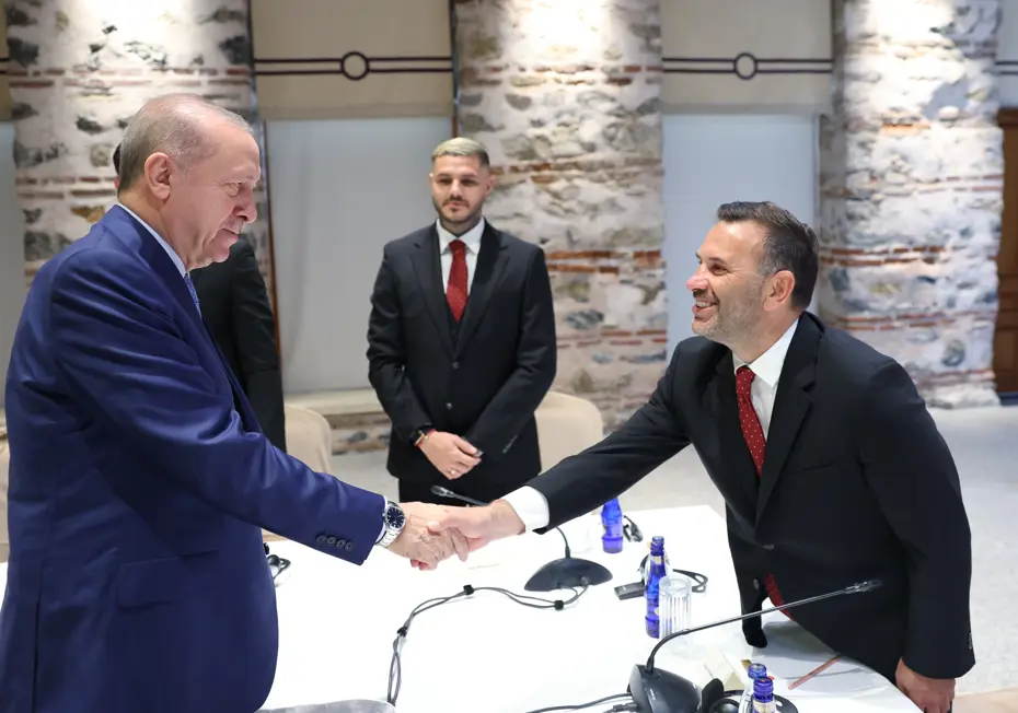 Cumhurbaşkanı Erdoğan, şampiyon Galatasaray'ı kabul etti - 16 Cumhurbaşkanı Erdoğan, şampiyon Galatasaray'ı kabul etti - 16