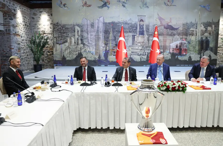 Cumhurbaşkanı Erdoğan, şampiyon Galatasaray'ı kabul etti - 5 Cumhurbaşkanı Erdoğan, şampiyon Galatasaray'ı kabul etti - 5