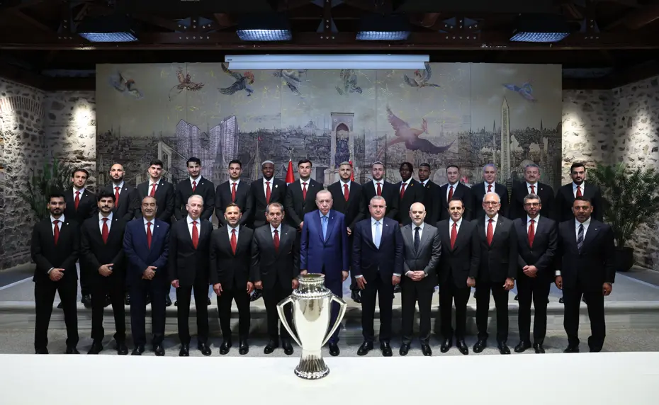 Cumhurbaşkanı Erdoğan, şampiyon Galatasaray'ı kabul etti - 6 Cumhurbaşkanı Erdoğan, şampiyon Galatasaray'ı kabul etti - 6