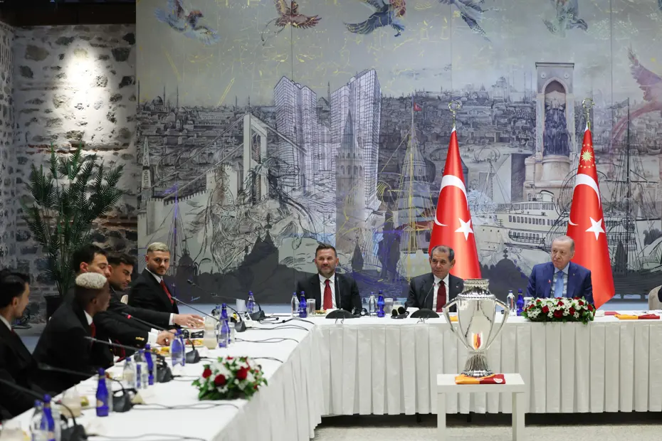 Cumhurbaşkanı Erdoğan, şampiyon Galatasaray'ı kabul etti - 2 Cumhurbaşkanı Erdoğan, şampiyon Galatasaray'ı kabul etti - 2