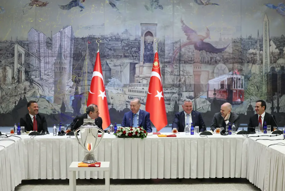 Cumhurbaşkanı Erdoğan, şampiyon Galatasaray'ı kabul etti - 3 Cumhurbaşkanı Erdoğan, şampiyon Galatasaray'ı kabul etti - 3