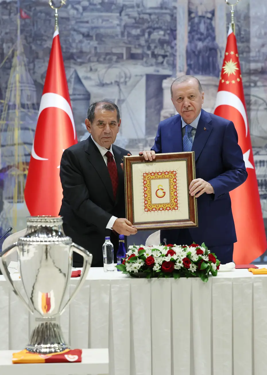Cumhurbaşkanı Erdoğan, şampiyon Galatasaray'ı kabul etti - 19 Cumhurbaşkanı Erdoğan, şampiyon Galatasaray'ı kabul etti - 19