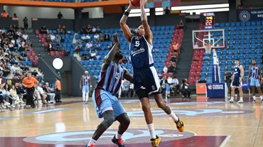 Bahçeşehir Koleji ligde yarı finale yükseldi