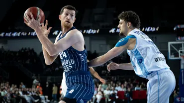 Anadolu Efes play-offta yarı finale yükseldi