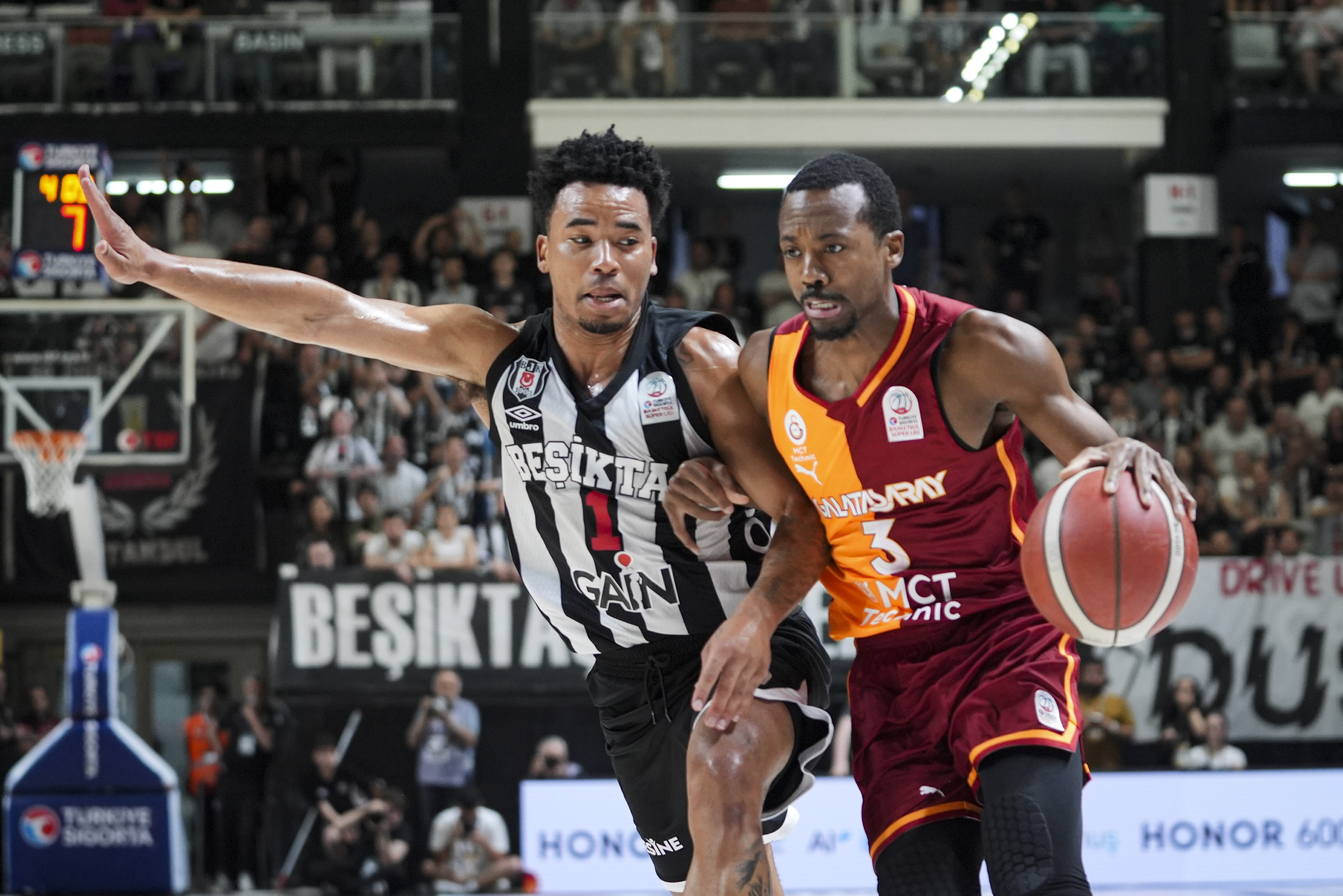 TBF Disiplin Kurulundan Galatasaray ve Beşiktaş'a para cezası