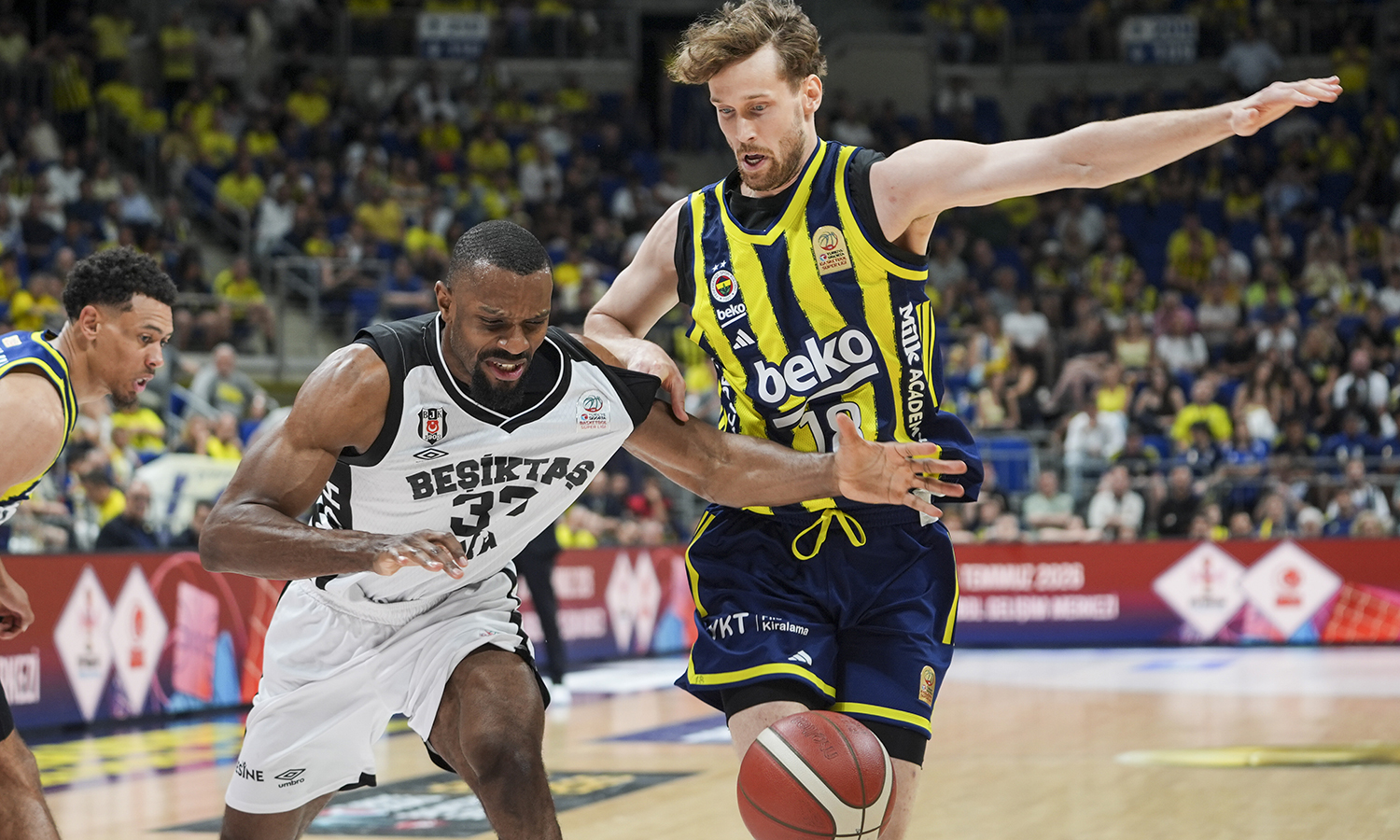 Fenerbahçe Beko seriyi eşitlediFenerbahçe Beko seriyi eşitledi