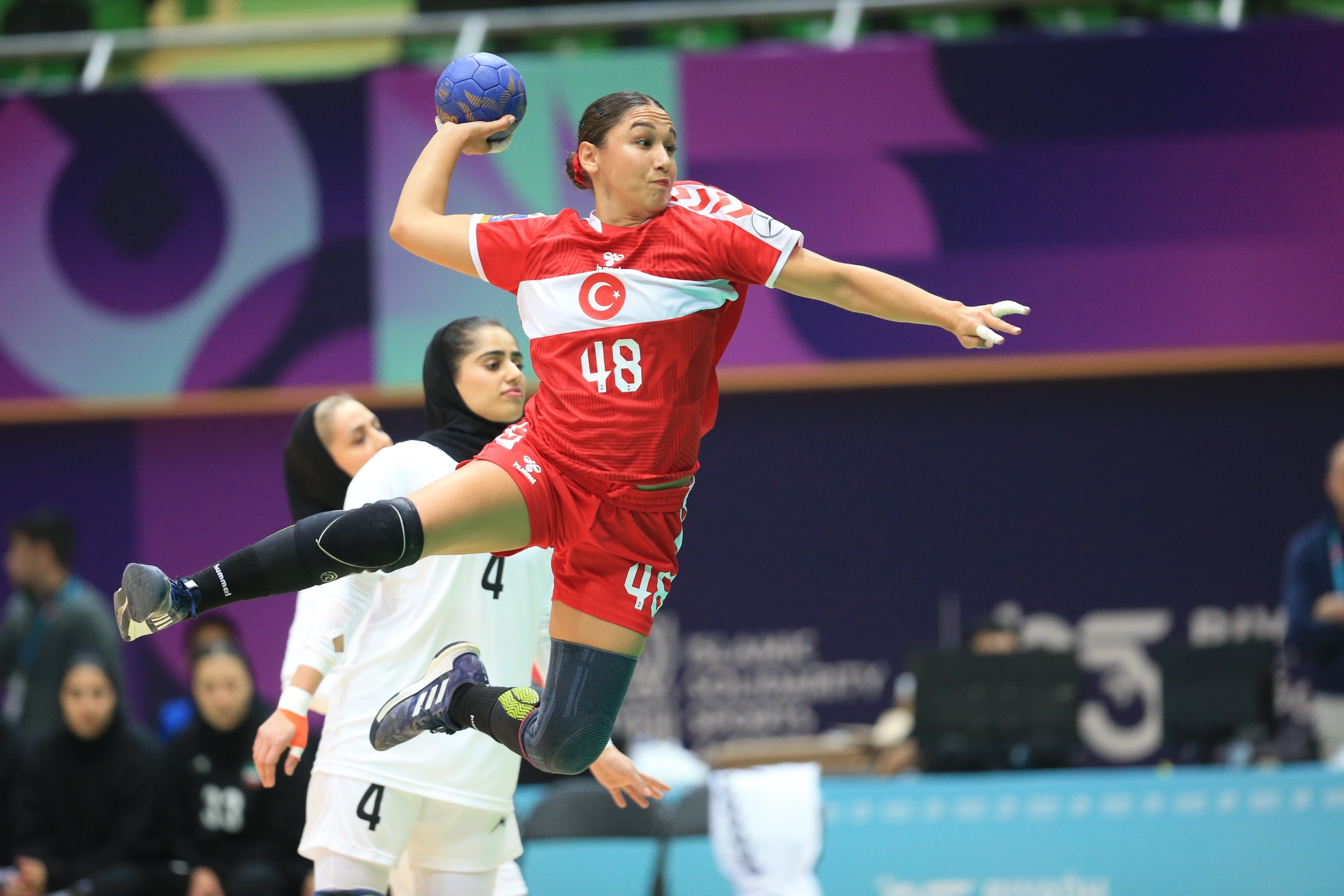 A Milli Kadın Hentbol Takımı Maldivleri yenip yarı final biletini aldı