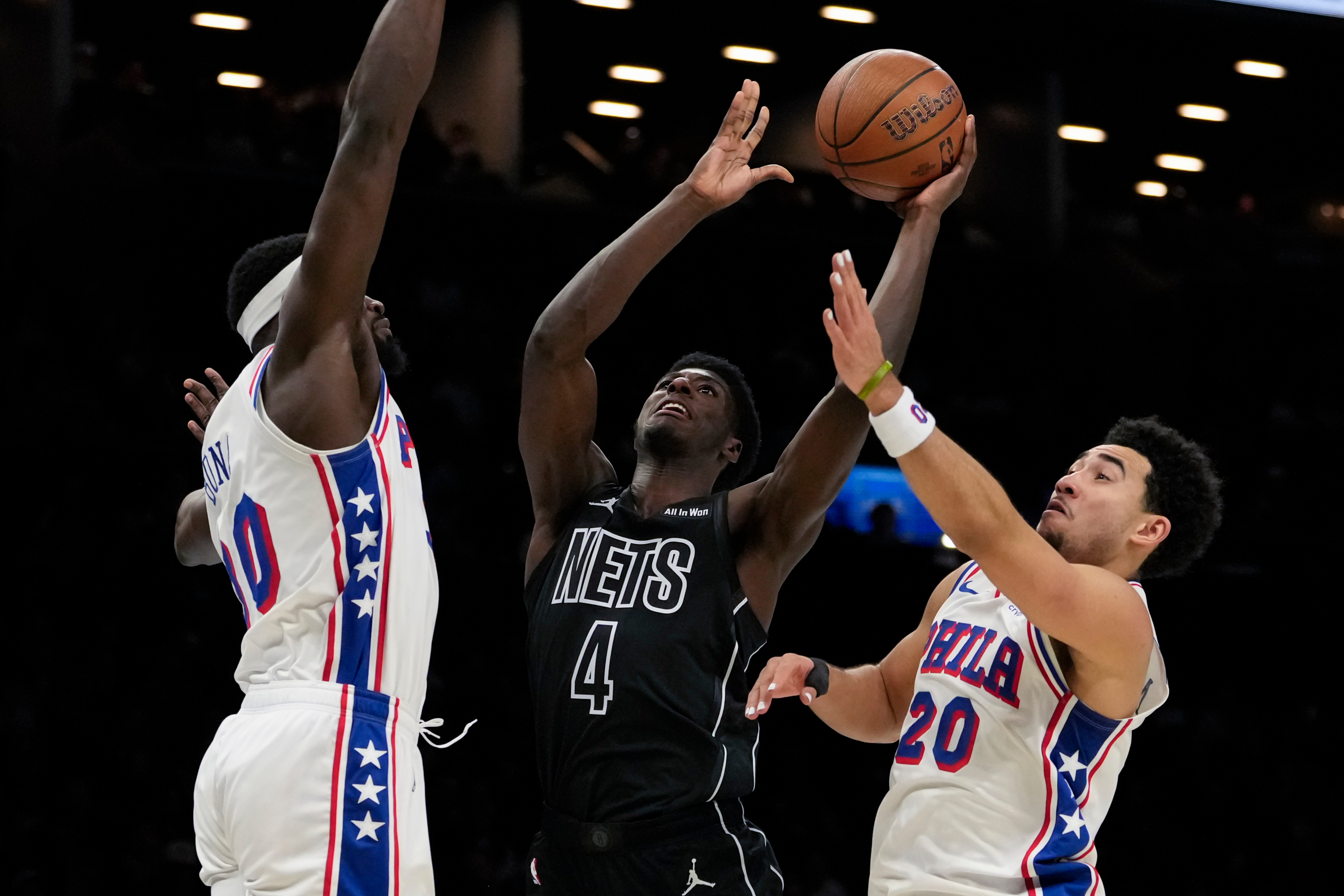 Adem Bona'dan 13 sayı: Philadelphia deplasmanda kazandı