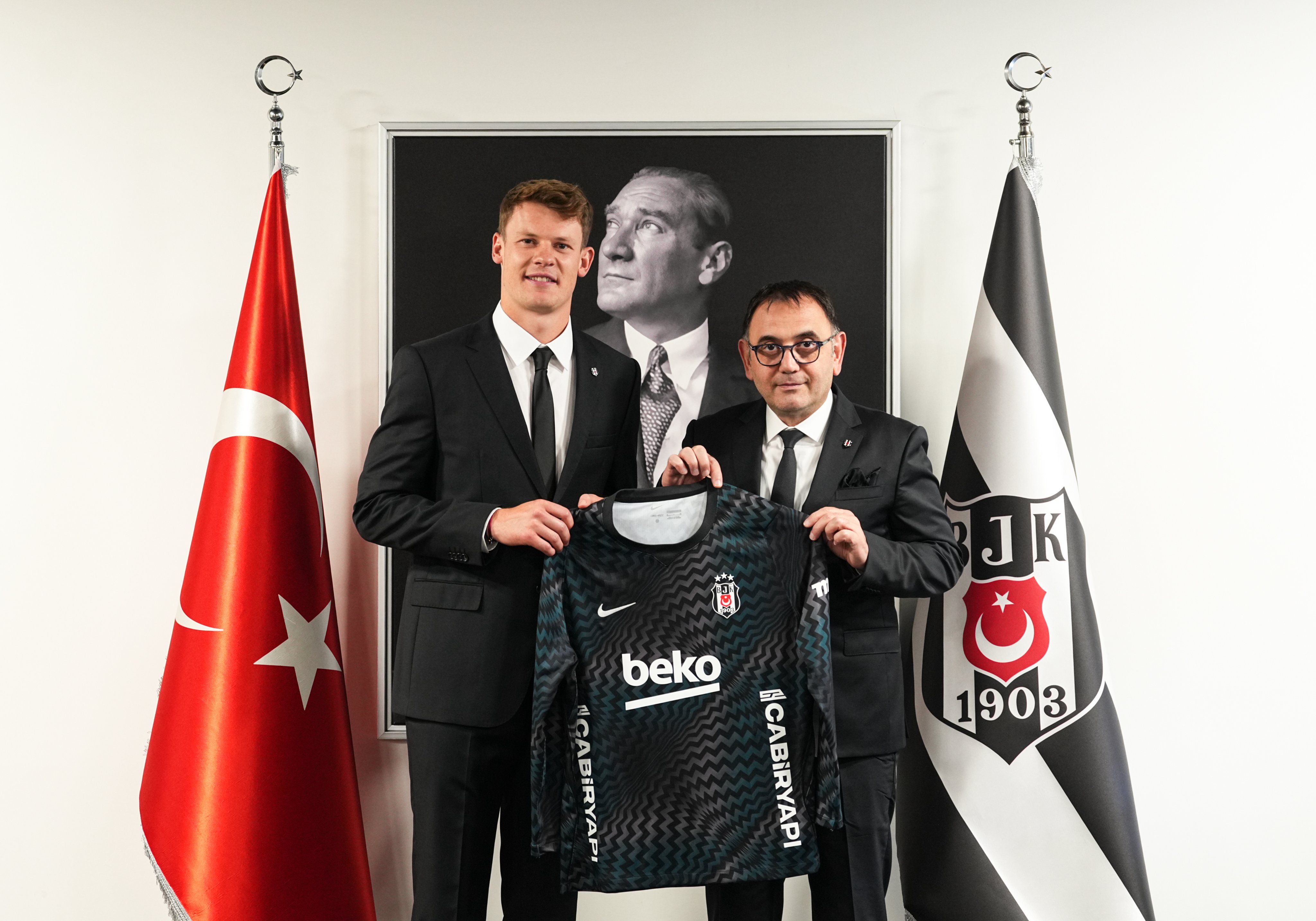 Nübel: "Bayern'de Koltuk Eskitmekten Sıkıldım, Beşiktaş Tribününe Hasretim!"