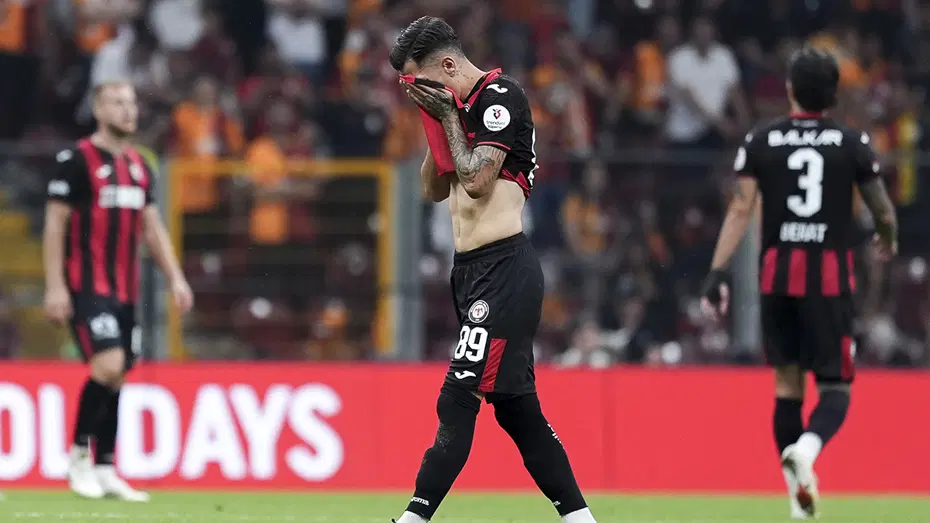 Torreira kırmızı kart görmeli miydi? Trio'dan Galatasaray maçının tartışmalı pozisyonuna son nokta - 3 Torreira kırmızı kart görmeli miydi? Trio'dan Galatasaray maçının tartışmalı pozisyonuna son nokta - 3