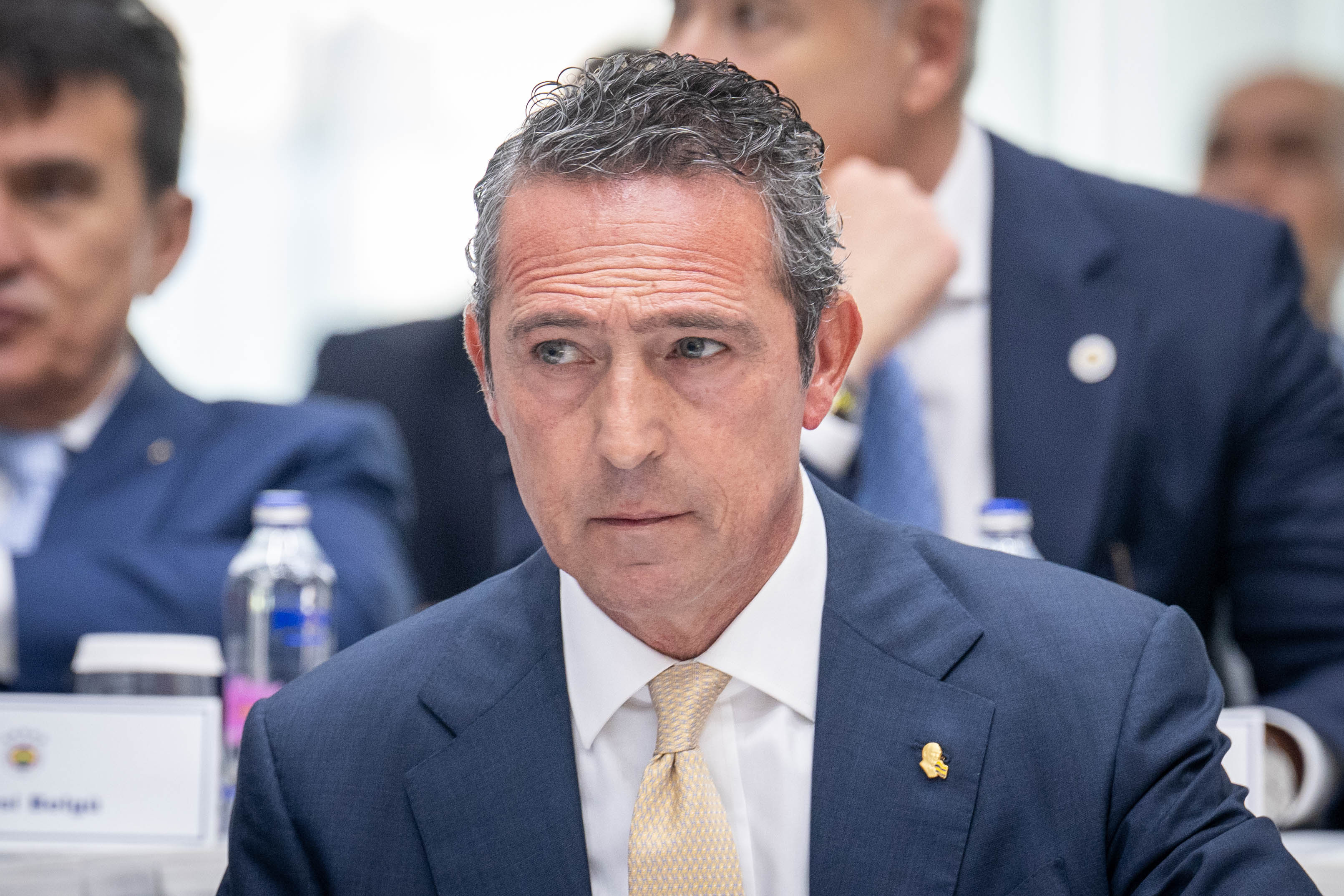 Ali Koç'tan Benfica maçı öncesi tarihi karar: Sponsorlar ve Fenerbahçeli iş adamları da devreye girebilir