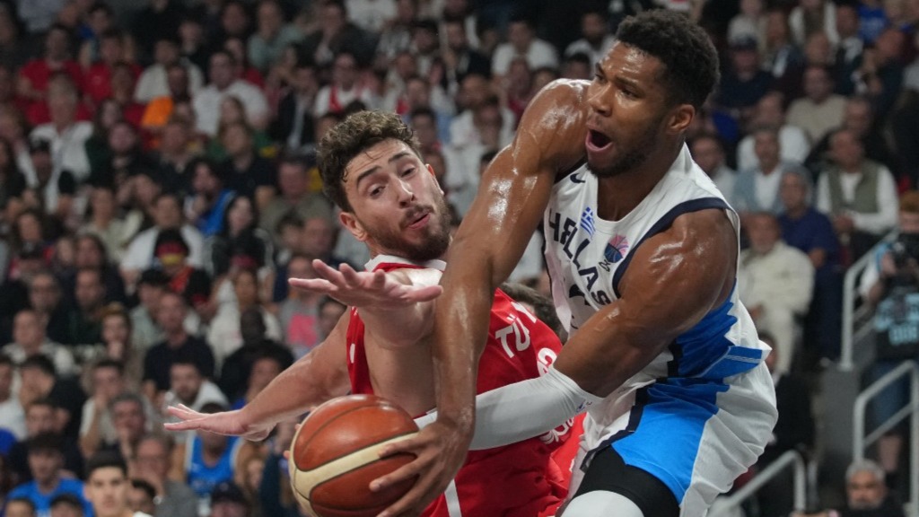 Antetokounmpo'dan Türk bayrağı için haddini aşan skandal cümle: Canlı yayında sinir krizi geçirdi