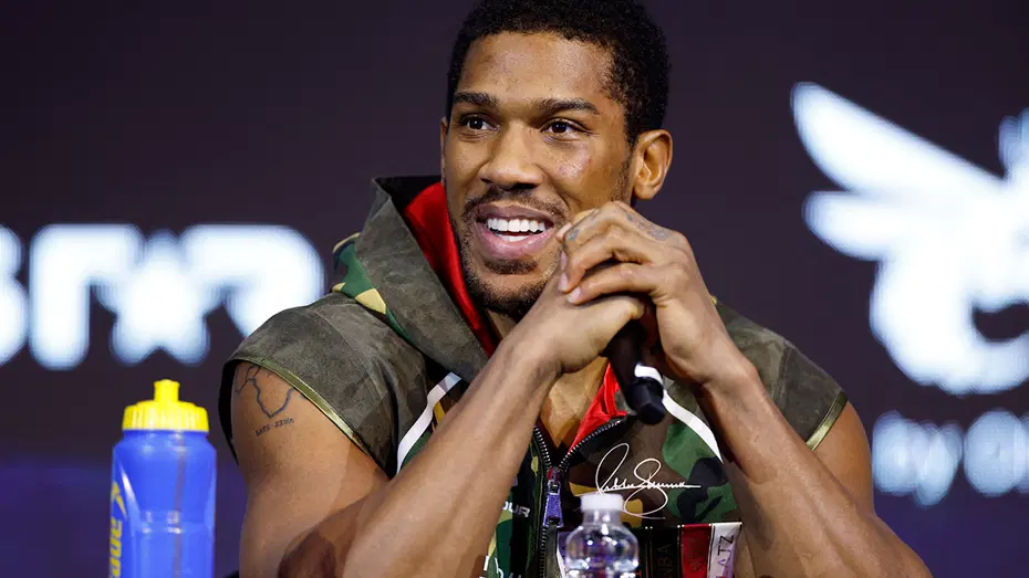 Anthony Joshua'dan ringlere efsane geri dönüş: Kabus gibi başlayan maçta rakibini ringin iplerine serdi! - 5 Anthony Joshua'dan ringlere efsane geri dönüş: Kabus gibi başlayan maçta rakibini ringin iplerine serdi! - 5