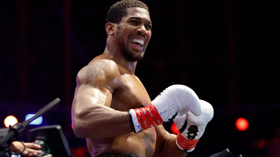 Anthony Joshua'dan ringlere efsane geri dönüş: Kabus gibi başlayan maçta rakibini ringin iplerine serdi! - 3 Anthony Joshua'dan ringlere efsane geri dönüş: Kabus gibi başlayan maçta rakibini ringin iplerine serdi! - 3