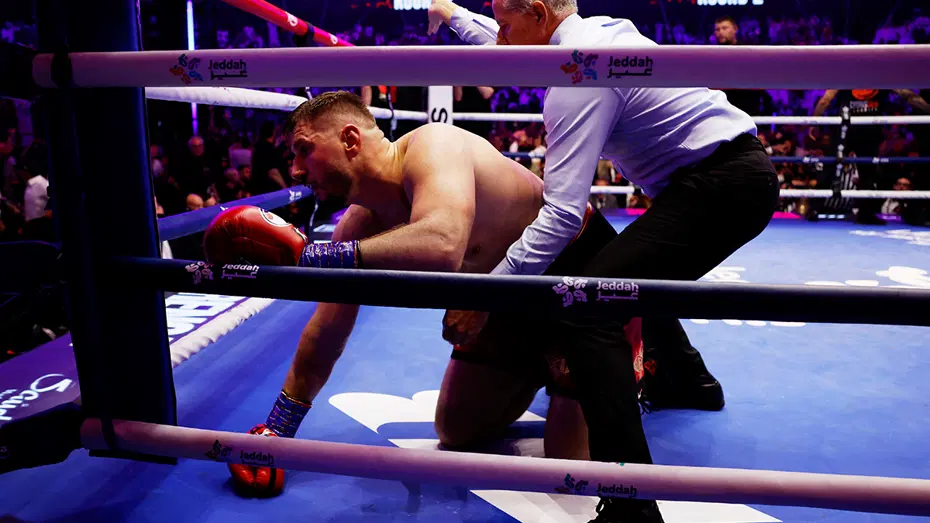 Anthony Joshua'dan ringlere efsane geri dönüş: Kabus gibi başlayan maçta rakibini ringin iplerine serdi! - 4 Anthony Joshua'dan ringlere efsane geri dönüş: Kabus gibi başlayan maçta rakibini ringin iplerine serdi! - 4