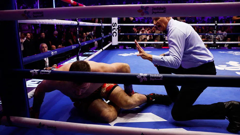 Anthony Joshua'dan ringlere efsane geri dönüş: Kabus gibi başlayan maçta rakibini ringin iplerine serdi! - 5 Anthony Joshua'dan ringlere efsane geri dönüş: Kabus gibi başlayan maçta rakibini ringin iplerine serdi! - 5