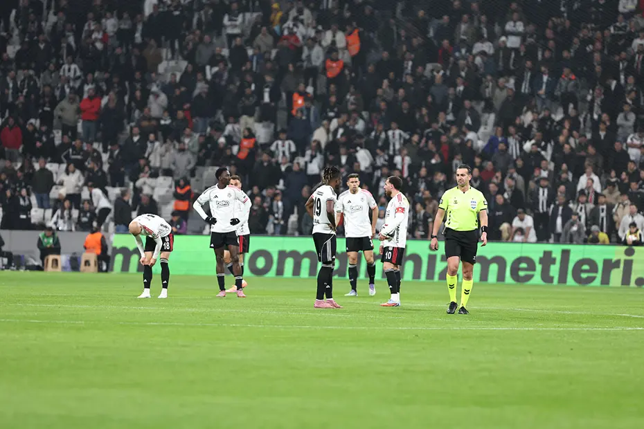"Halil Umut Meler Beşiktaş ile ne sorunu olduğunu açıklamalı" | Spor yazarları Beşiktaş için ne dedi? - 3