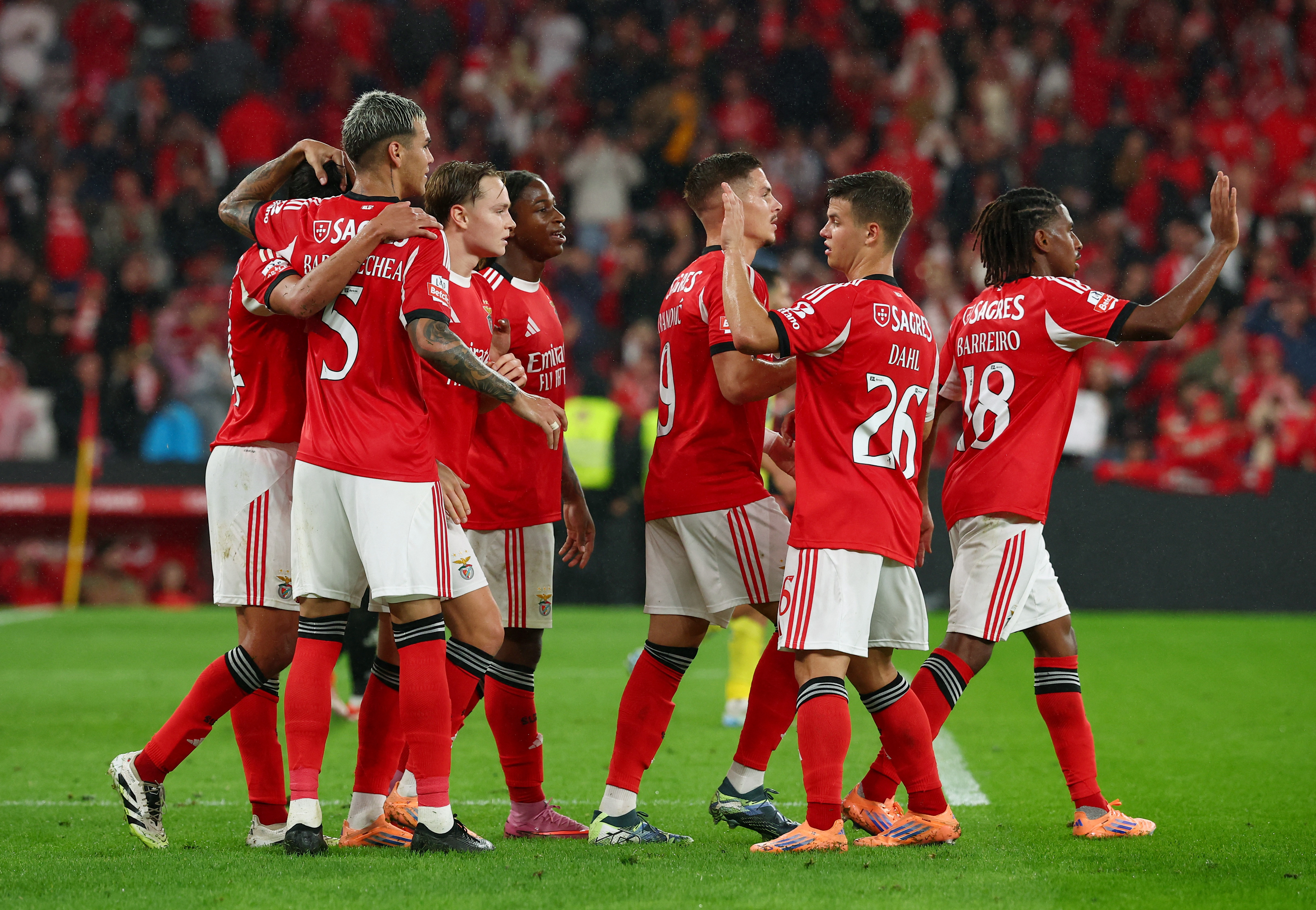 Benfica'dan Ligde Gol Şöleni: Avrupa'da Niye Böyle Oynamadın Jose!