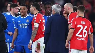 Şampiyonlar Ligi'nde geceyi sarsan olay: Sadece ırkçılık değilmiş! Koridorda birbirine girdiler