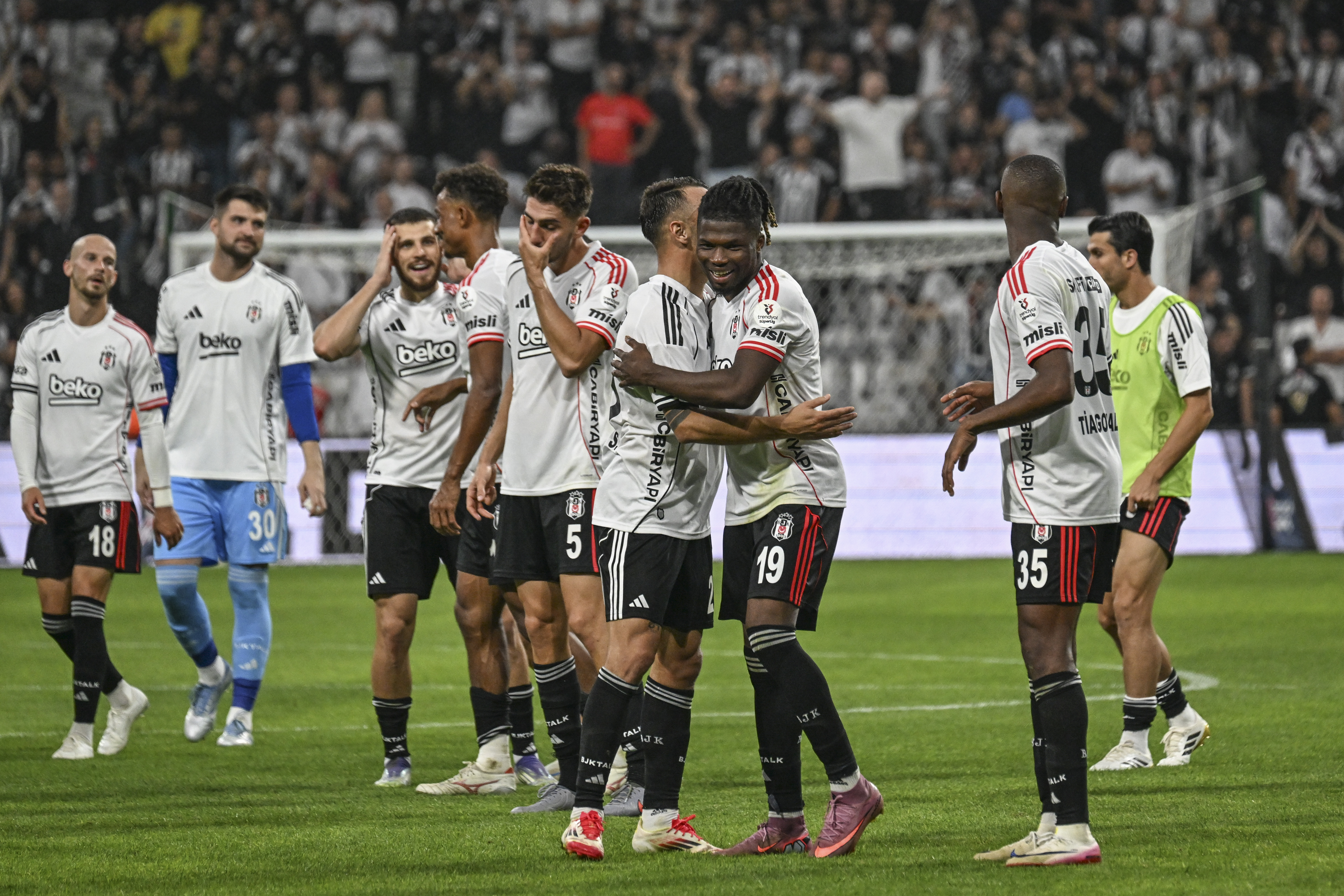 Trendyol Süper Lig'de Haftanın Perdesi Açıldı: Göztepe'de Bir Dev Misafir, Goller Şimdilik İzinli!