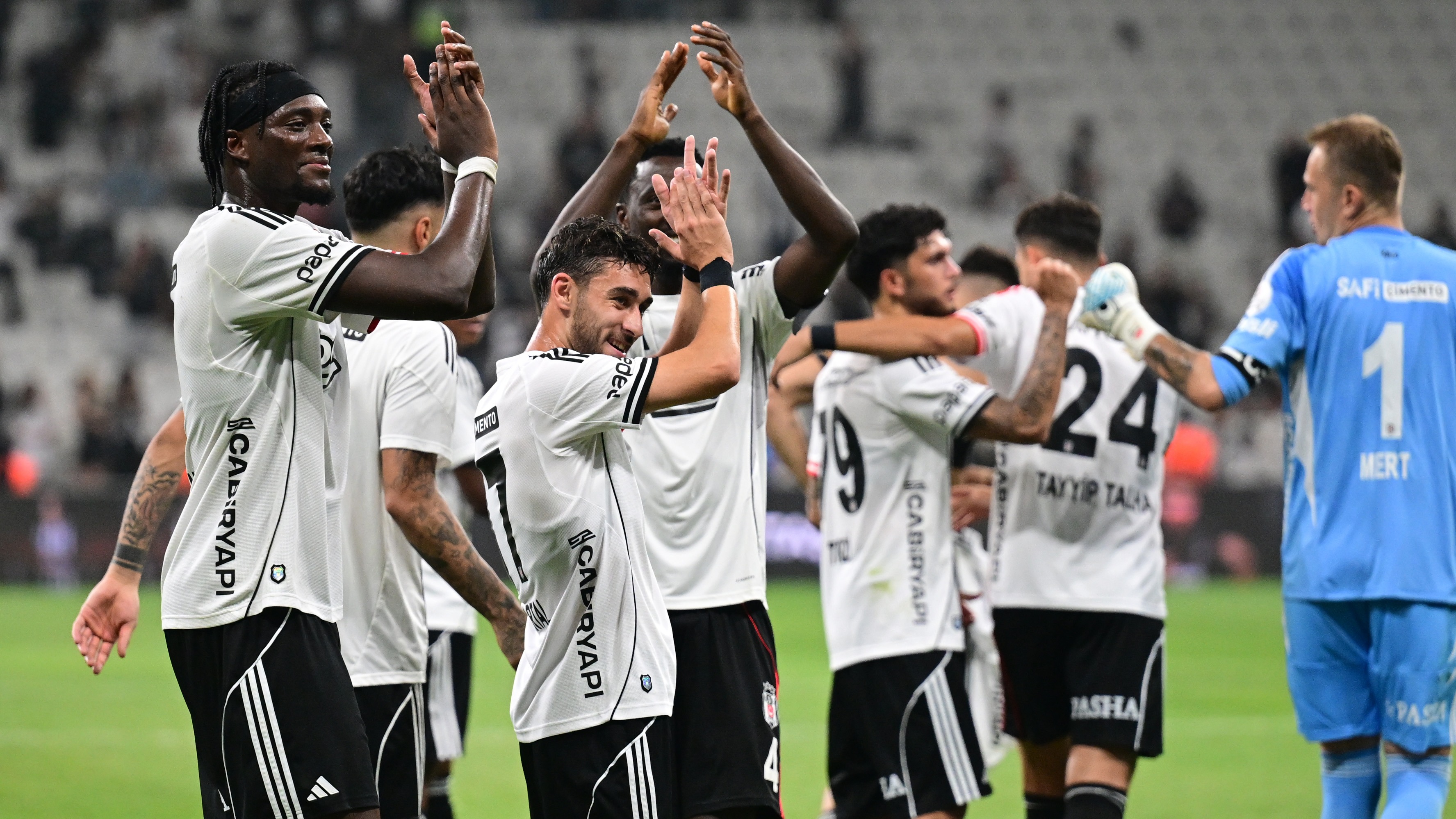 ŞİFRESİZ CANLI MAÇ | Beşiktaş - Lausanne maçı hangi kanalda, ne zaman, saat kaçta? (İlk 11'ler)