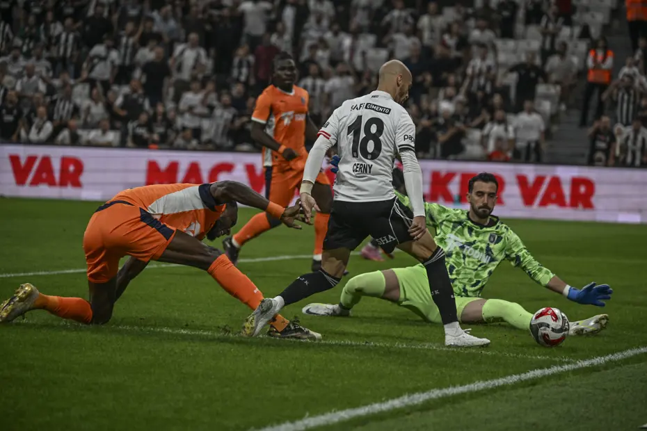 Trio'da büyük ters köşe: Beşiktaş-Başakşehir maçına damga vuran pozisyon için olay yorum - 2
