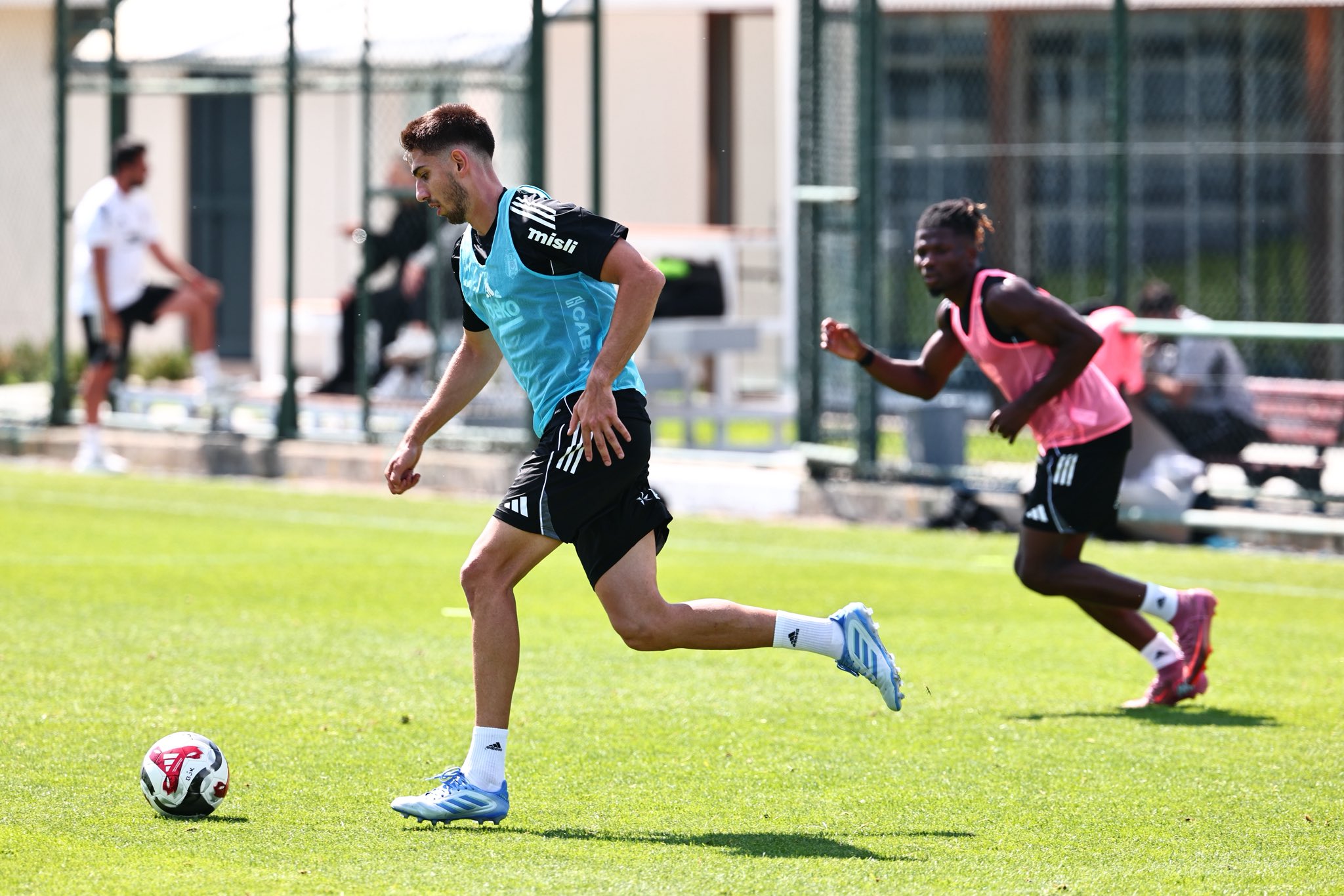 Beşiktaş milli arada hazırlıklarını sürdürdü