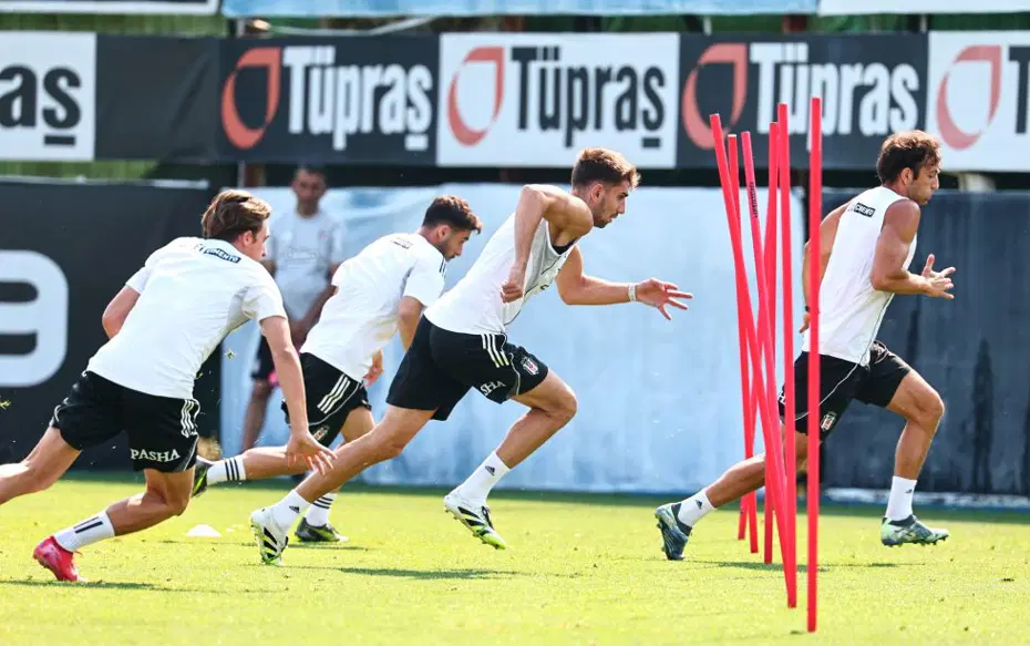Beşiktaş'ta ayrılık olmasa bile karar net: 2 isim listeye yazılmayacak - 3 Beşiktaş'ta ayrılık olmasa bile karar net: 2 isim listeye yazılmayacak - 3