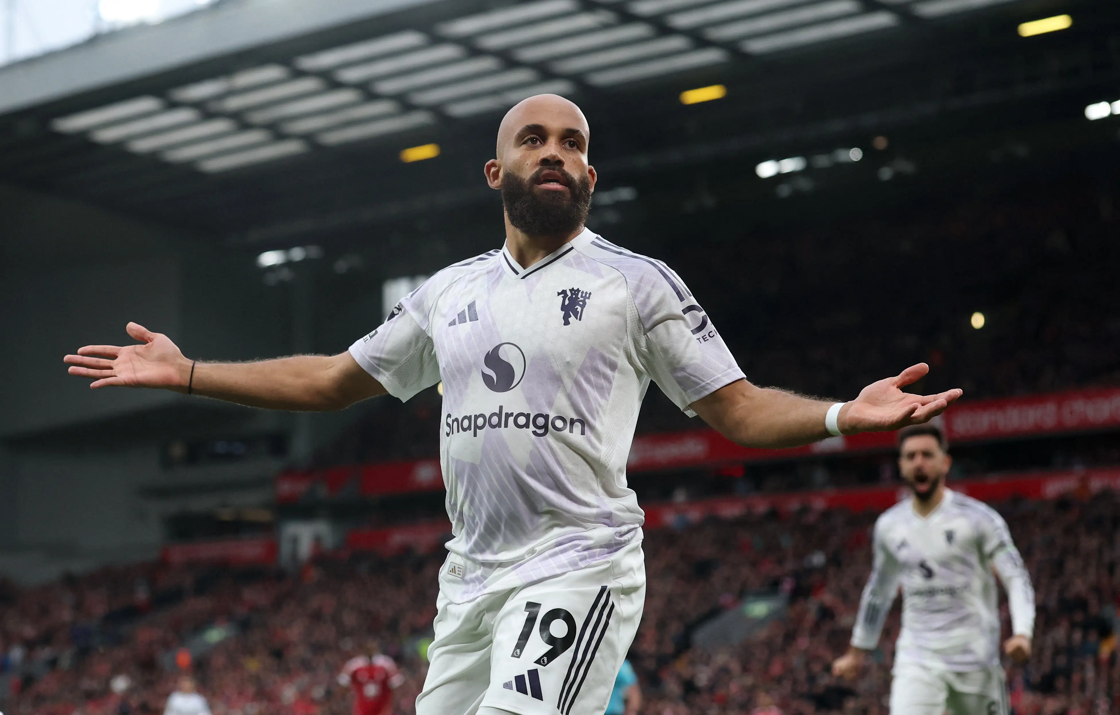 Premier Lig'de nefes kesen maçta 3 puan Manchester United'ın