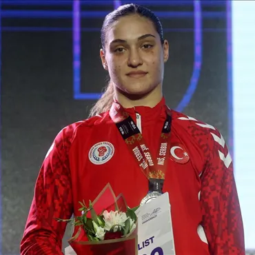 Büşra Işıldar dünya ikincisi: Milli boksörden gümüş madalya