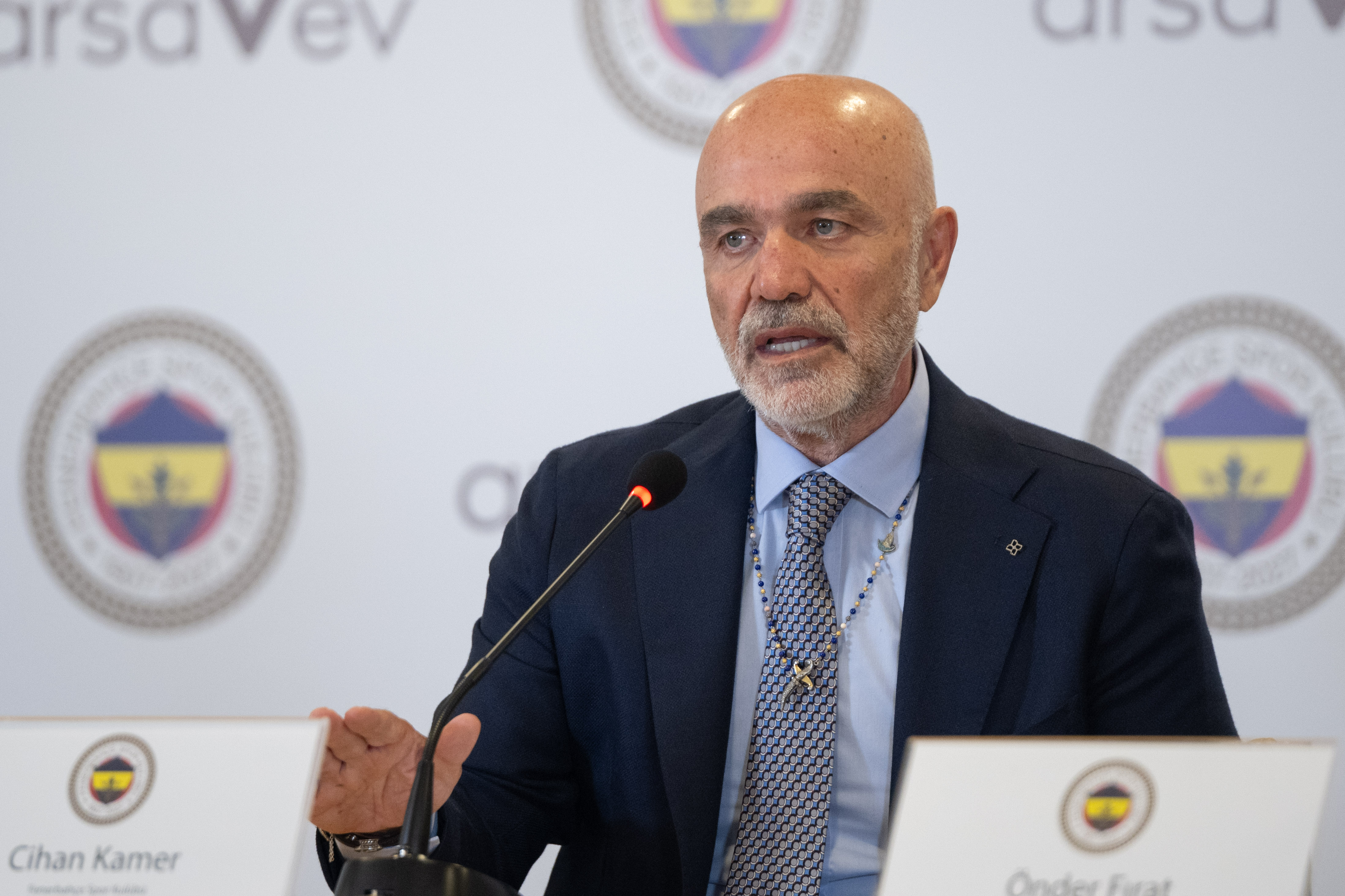 Fener'in Forveti Bekleme Salonunda! Cihan Kamer'den 'Geliyor Gönlümün Efendisi' Müjdesi!