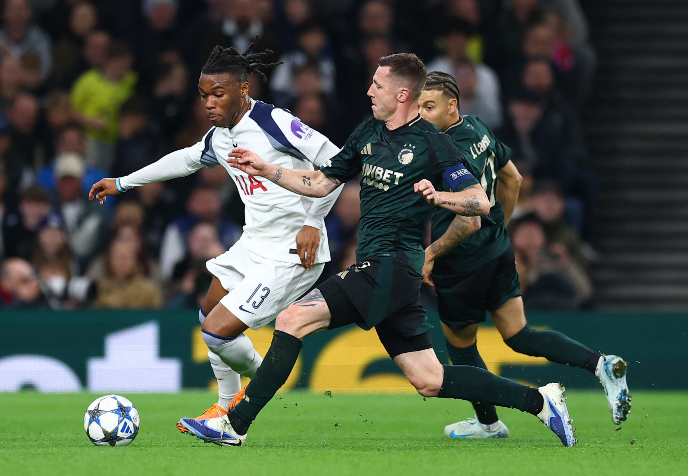 Premier Lig yıldızına silahlı tehdit: Kulübünden açıklama geldi