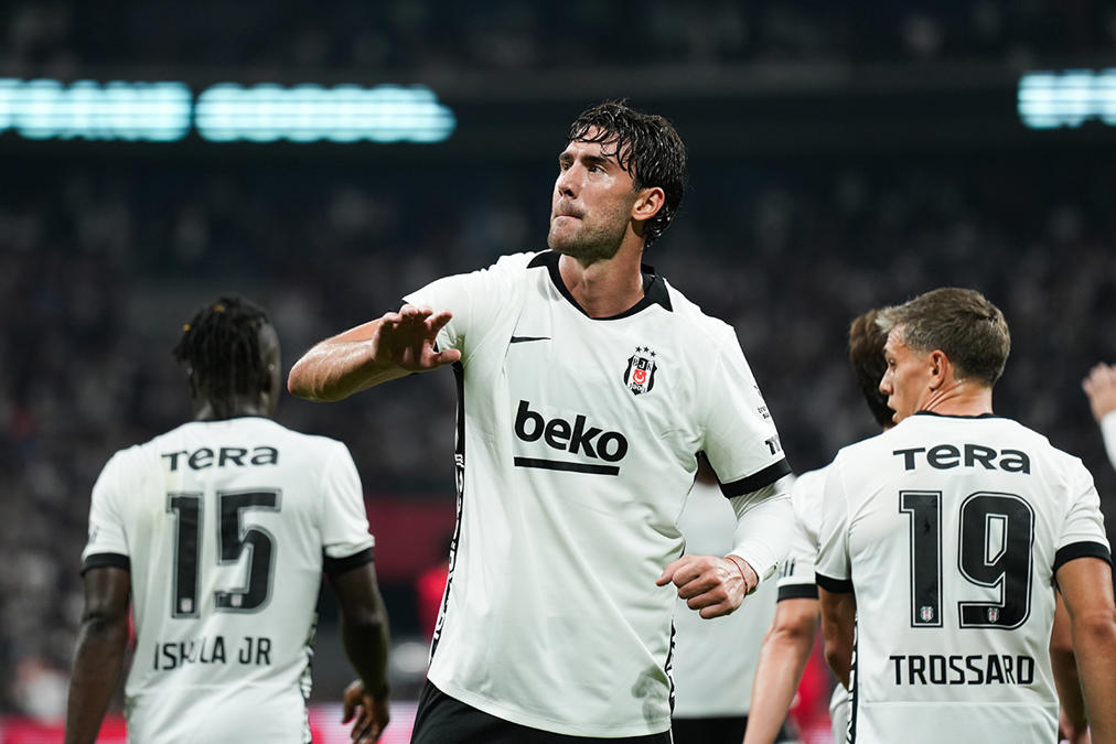 Dusan Vlahovic'ten Orkun Kökçü'ye övgü yağmuru: Derbi mesajını paylaştı