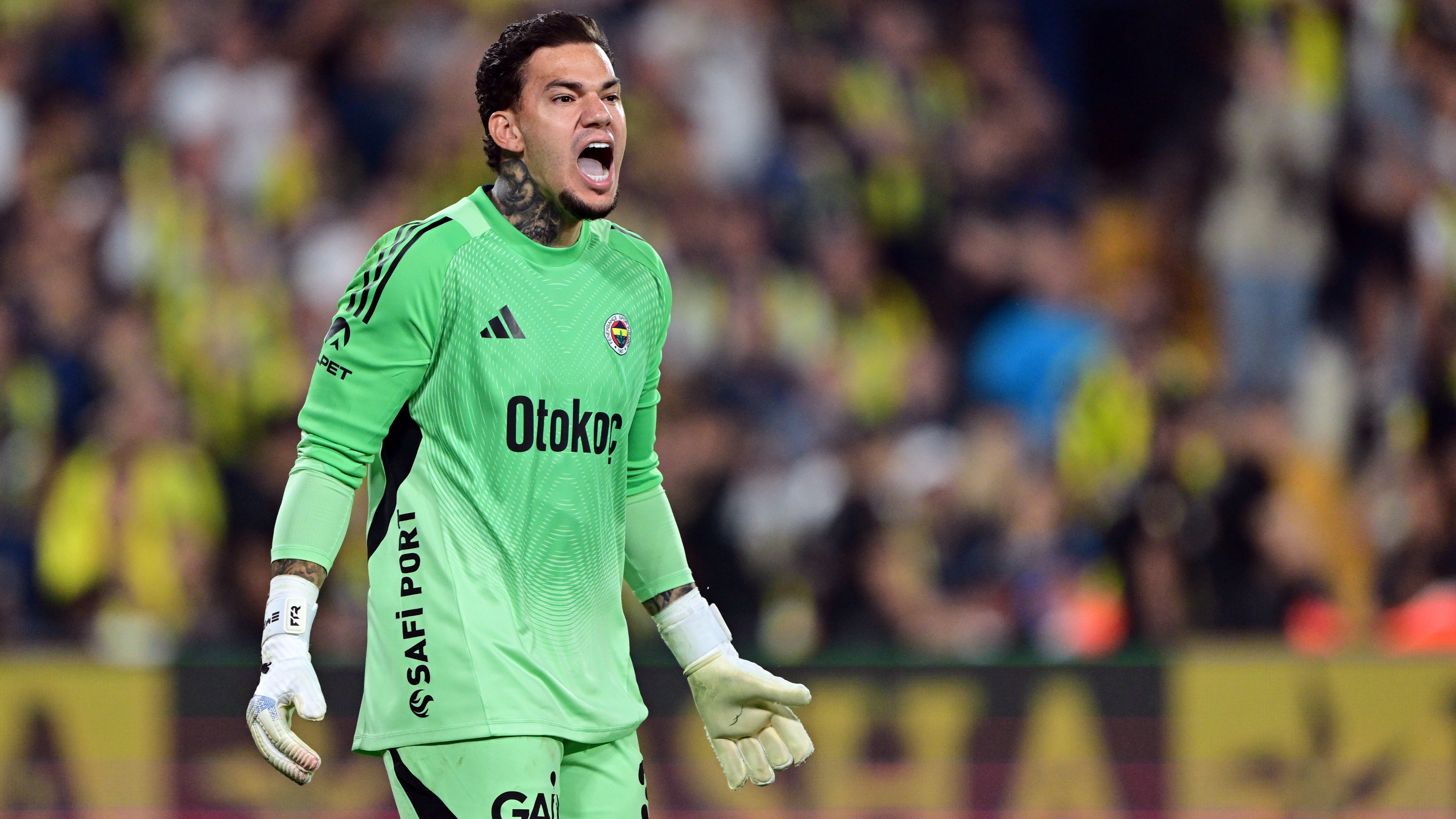 Ederson'dan Tek Cümlelik Show: 'Tarık, Sen Otur, Kahramanlık Benim İşimdi!'