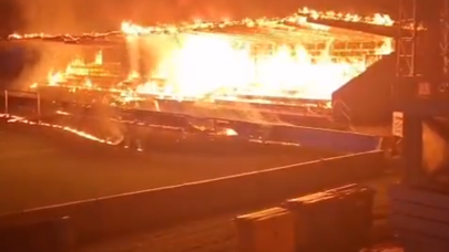 Taraftarların büyük öfkesi: Küme düşen takımlarının stadyumunu yaktılar