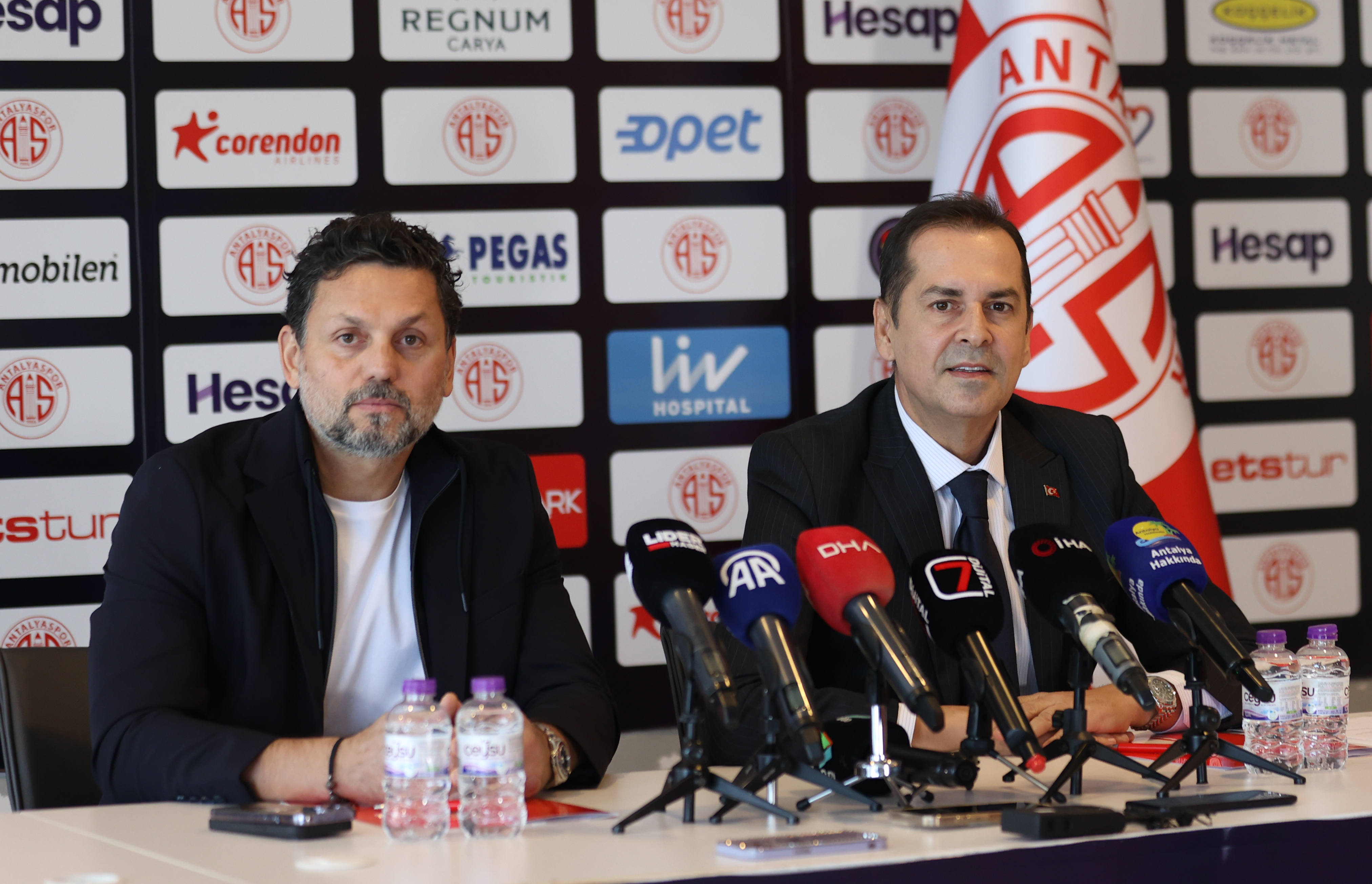 Antalyaspor'a Erol Bulut Reis: 'Gemideki Deliklere Dikkat, Kaçanları da Gördük!'