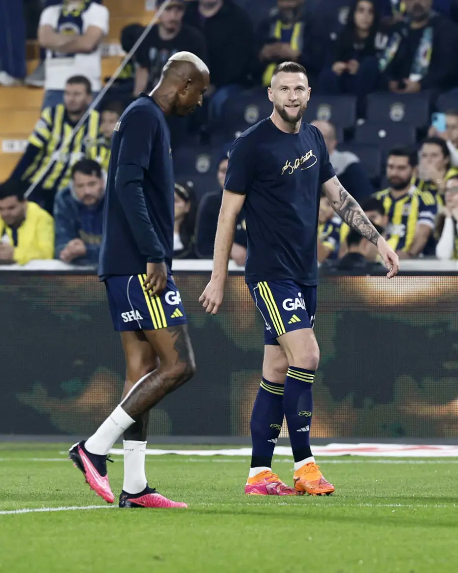Fenerbahçe Stadı’nda Atatürk için özel pankart ve tişört - 5 Fenerbahçe Stadı’nda Atatürk için özel pankart ve tişört - 5