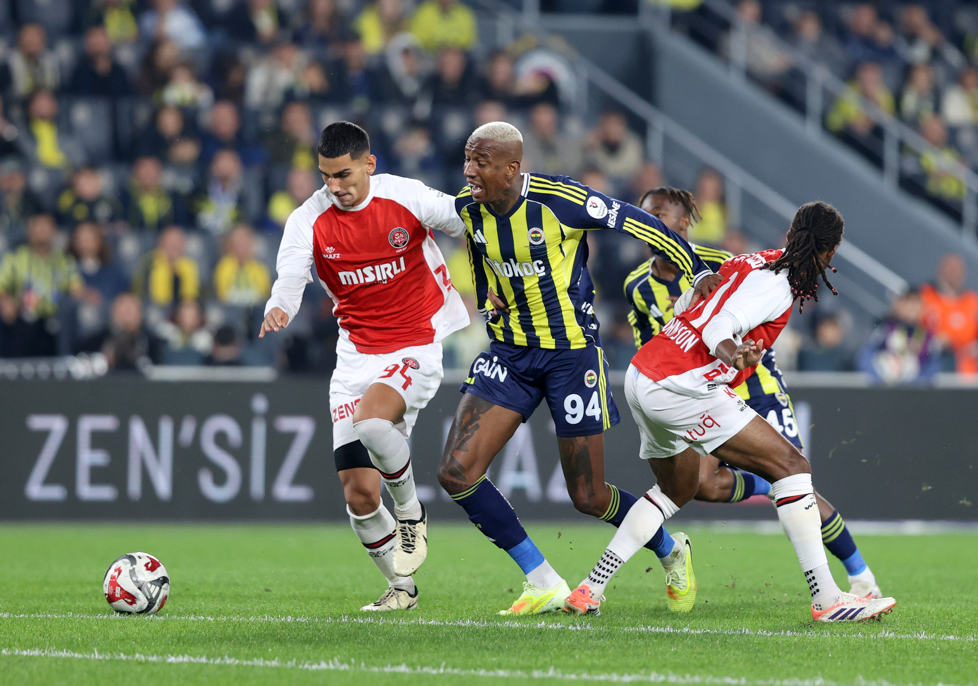 Trio'dan Fener Maçı Kararları İçin Nadir Görülen Barış Ortamı: 'Kanka Haklısın!'